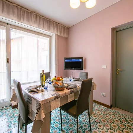 Fontana Luminosa Appartement *